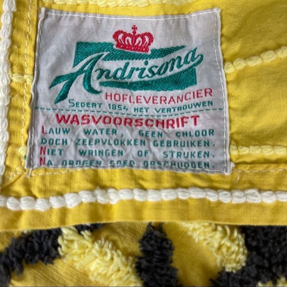 Vintage
Andrisona Chenille Coverlet Bedspread Yellow Brown White Daisy 53"x81" - Picture 14 of 14